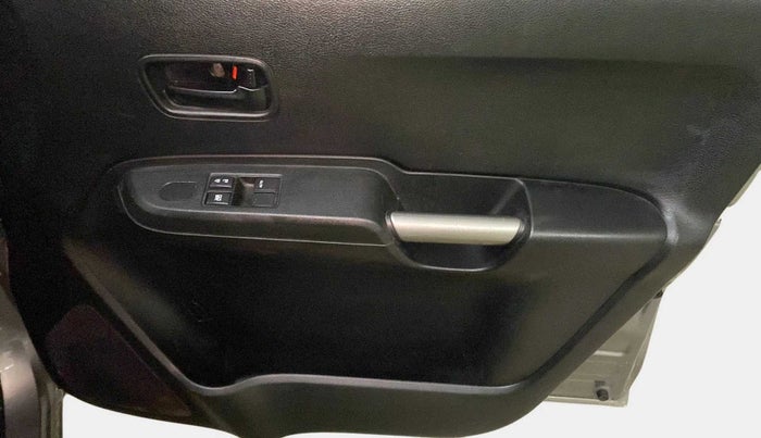 2020 Maruti IGNIS SIGMA 1.2, Petrol, Manual, 23,828 km, Driver Side Door Panels Control