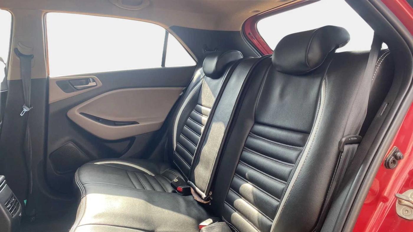 2018 Hyundai Elite i20 ASTA 1.2 (O), Petrol, Manual, 72,246 km, Right Side Rear Door Cabin