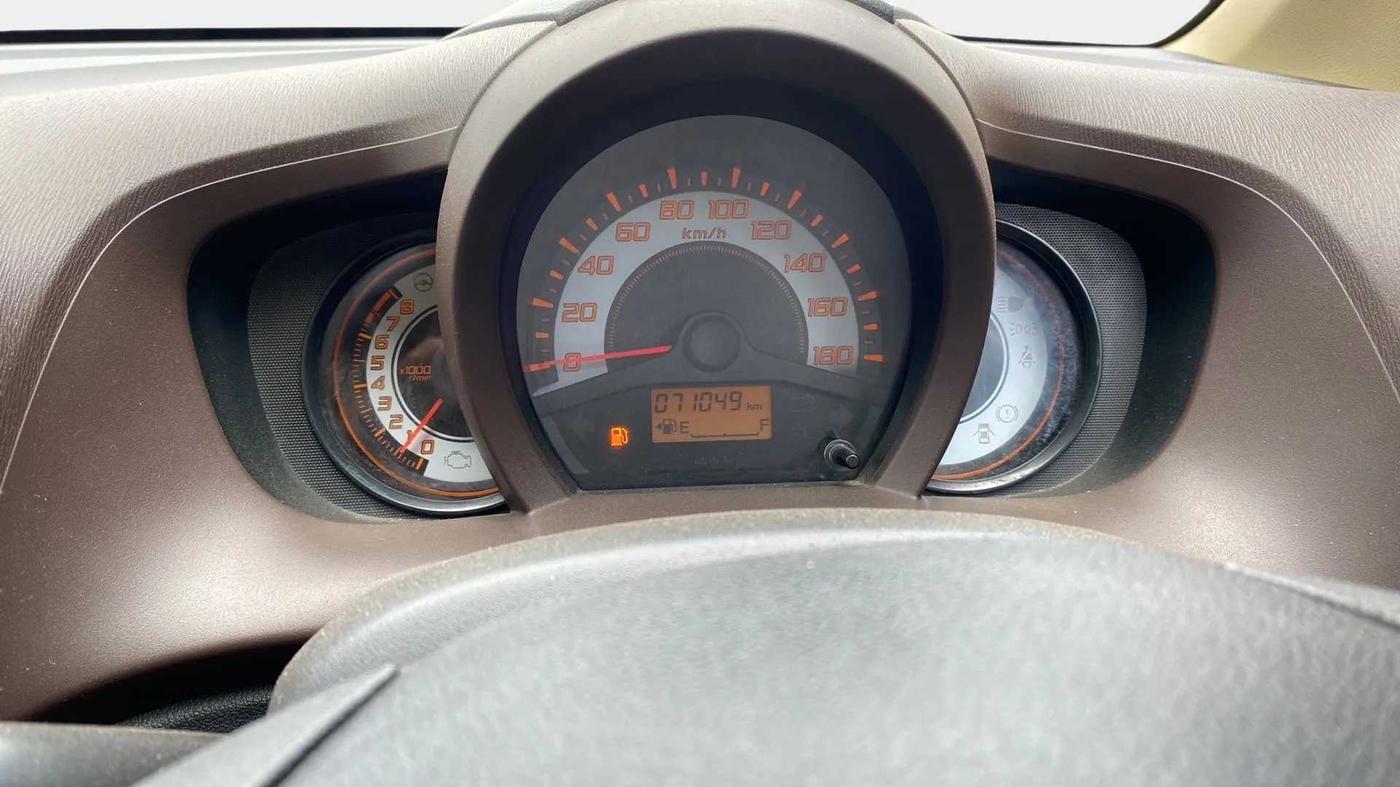 2013 Honda Brio S MT, Petrol, Manual, 80,237 km, Odometer Image