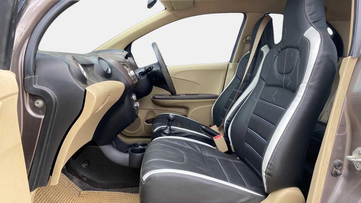 2013 Honda Brio S MT, Petrol, Manual, 80,237 km, Right Side Front Door Cabin