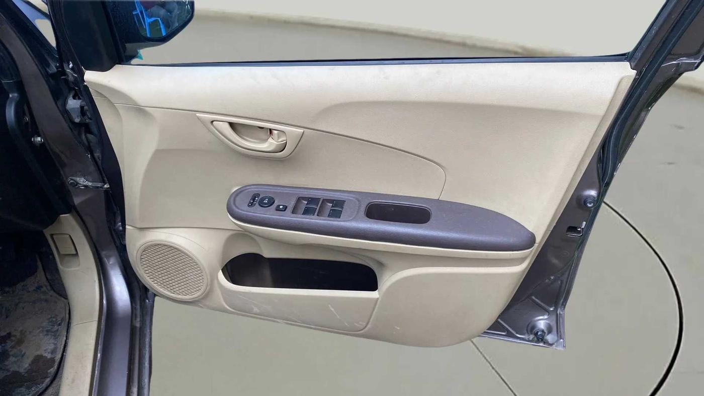 2013 Honda Brio S MT, Petrol, Manual, 80,237 km, Driver Side Door Panels Control