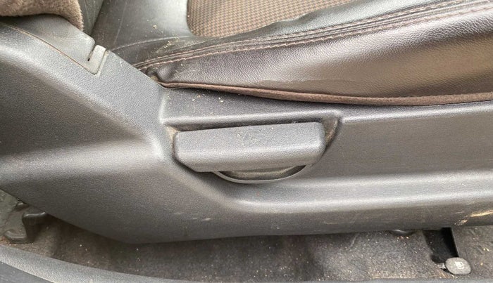 2013 Hyundai i20 MAGNA (O) 1.2, Petrol, Manual, 38,257 km, Driver Side Adjustment Panel