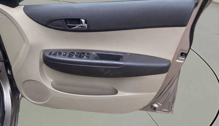 2013 Hyundai i20 MAGNA (O) 1.2, Petrol, Manual, 38,257 km, Driver Side Door Panels Control