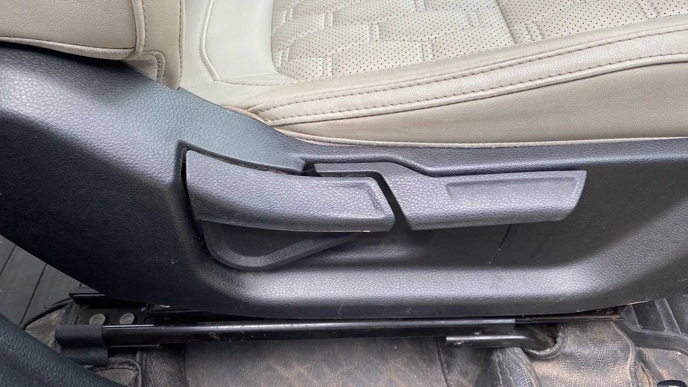 2020 KIA SELTOS HTX 1.5 PETROL, Petrol, Manual, 20,773 km, Driver Side Adjustment Panel