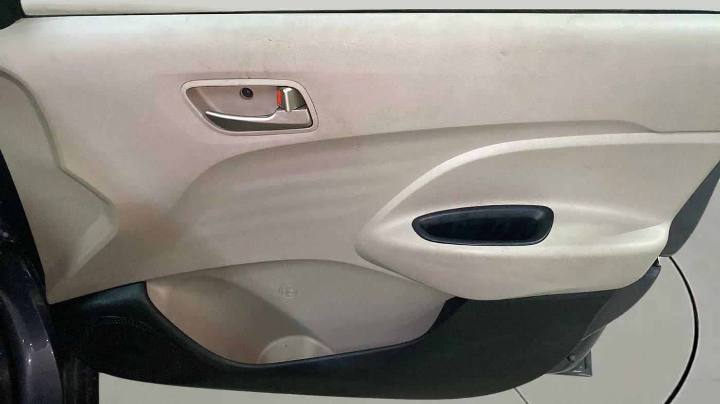2019 Hyundai NEW SANTRO SPORTZ CNG, CNG, Manual, 20,018 km, Driver Side Door Panels Control