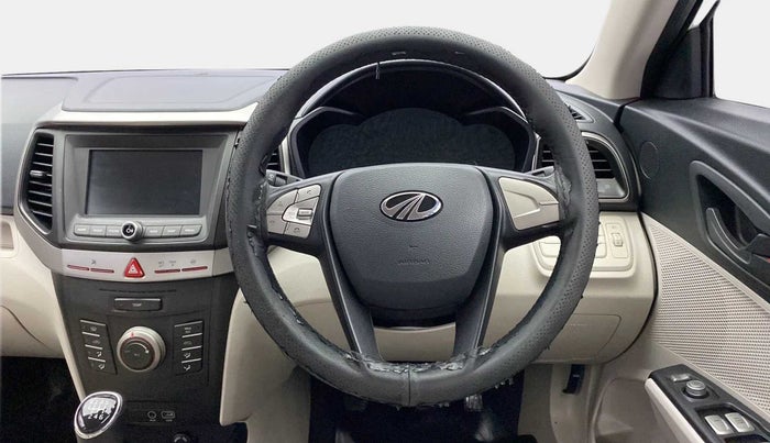2020 Mahindra XUV300 W6 1.2 PETROL, Petrol, Manual, 33,032 km, Steering Wheel Close Up