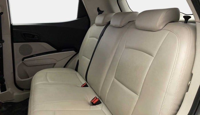 2020 Mahindra XUV300 W6 1.2 PETROL, Petrol, Manual, 33,032 km, Right Side Rear Door Cabin