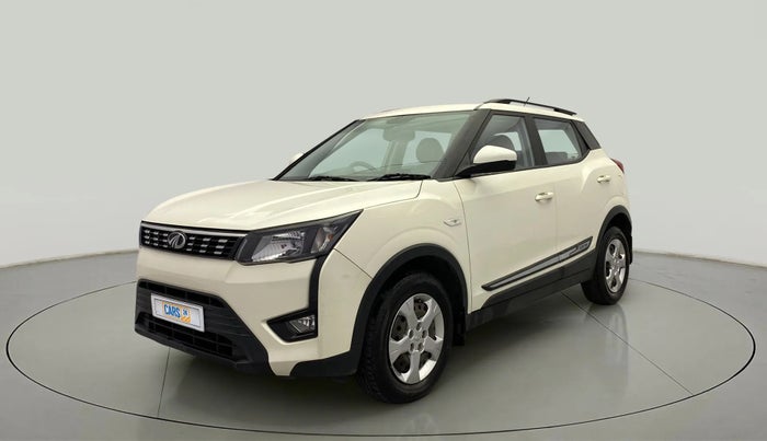 2020 Mahindra XUV300 W6 1.2 PETROL, Petrol, Manual, 33,032 km, Left Front Diagonal
