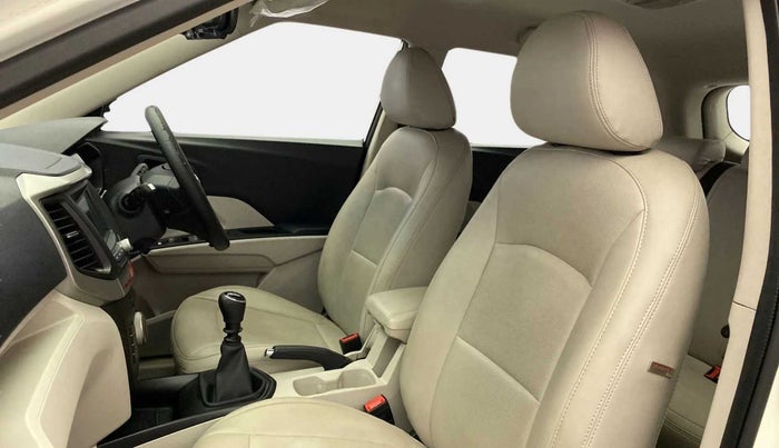 2020 Mahindra XUV300 W6 1.2 PETROL, Petrol, Manual, 33,032 km, Right Side Front Door Cabin