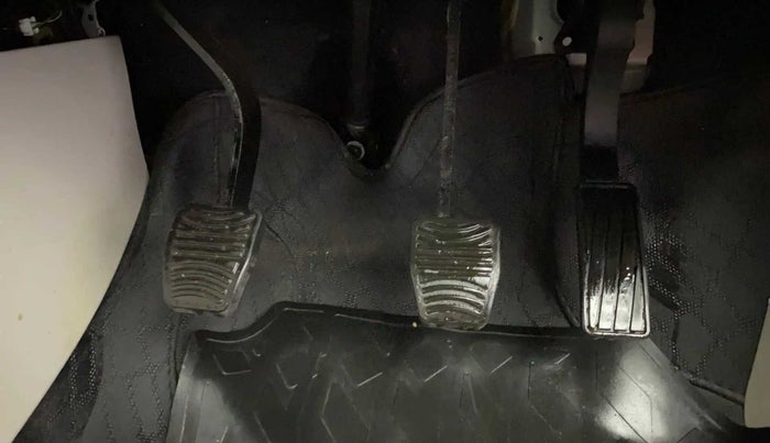 2020 Mahindra XUV300 W6 1.2 PETROL, Petrol, Manual, 33,032 km, Pedals