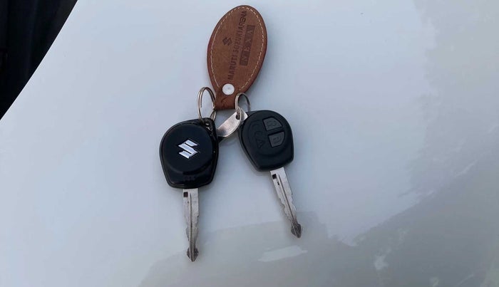 2024 Maruti Swift VXi AMT, Petrol, Automatic, 2,492 km, Key Close Up