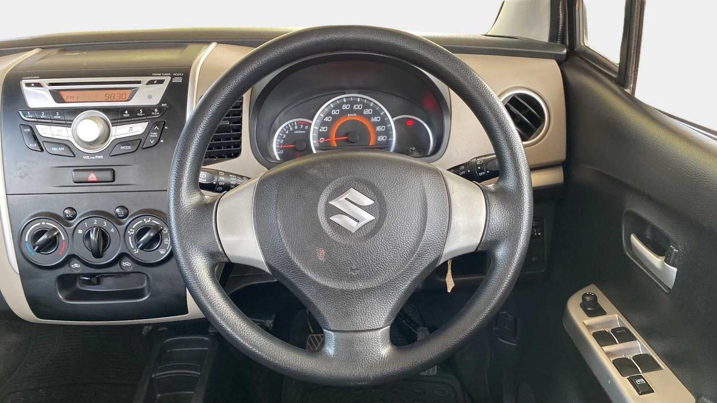 2016 Maruti Wagon R 1.0 VXI, Petrol, Manual, 61,594 km, Steering Wheel Close Up