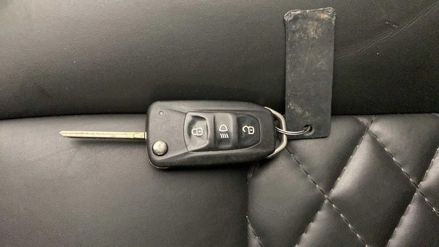 2021 Tata ALTROZ XM PLUS PETROL, Petrol, Manual, 52,854 km, Key Close Up