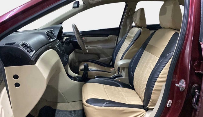 2015 Maruti Ciaz VXI, Petrol, Manual, 44,165 km, Right Side Front Door Cabin