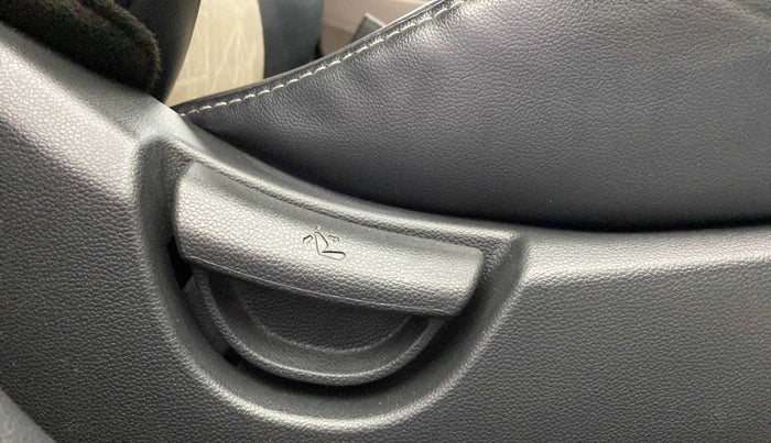 2018 Hyundai Grand i10 MAGNA 1.2 KAPPA VTVT, Petrol, Manual, 37,095 km, Driver Side Adjustment Panel