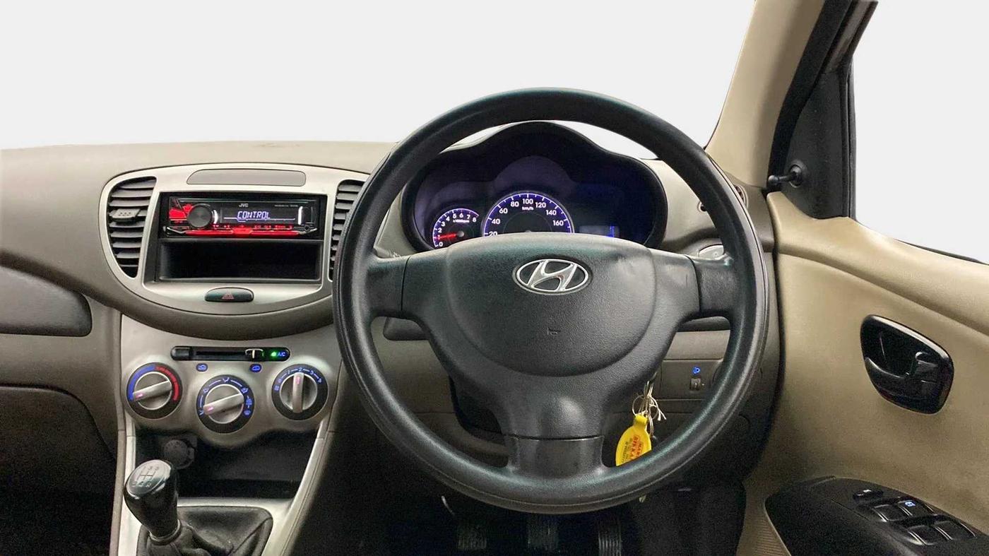 2016 Hyundai i10 MAGNA 1.1, Petrol, Manual, 66,450 km, Steering Wheel Close Up