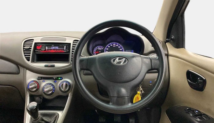 2016 Hyundai i10 MAGNA 1.1, Petrol, Manual, 66,450 km, Steering Wheel Close Up