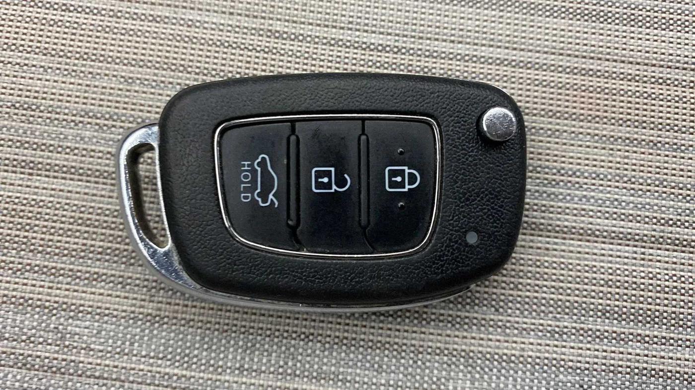 2021 Hyundai AURA S 1.2 AMT, Petrol, Automatic, 18,966 km, Key Close Up