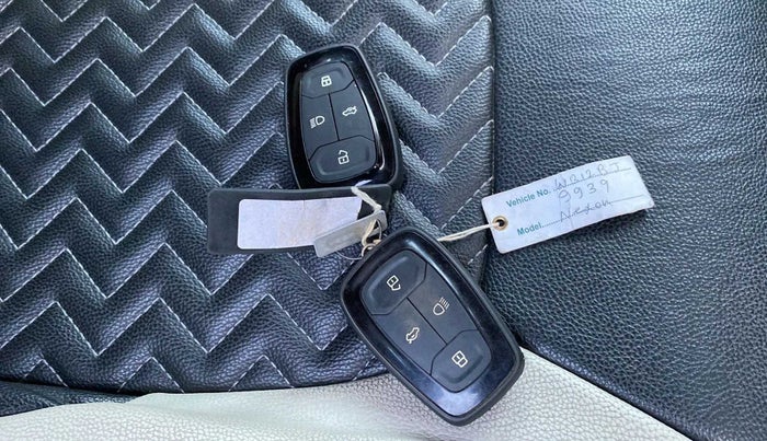 2022 Tata NEXON XZ PLUS PETROL, Petrol, Manual, 20,674 km, Key Close Up