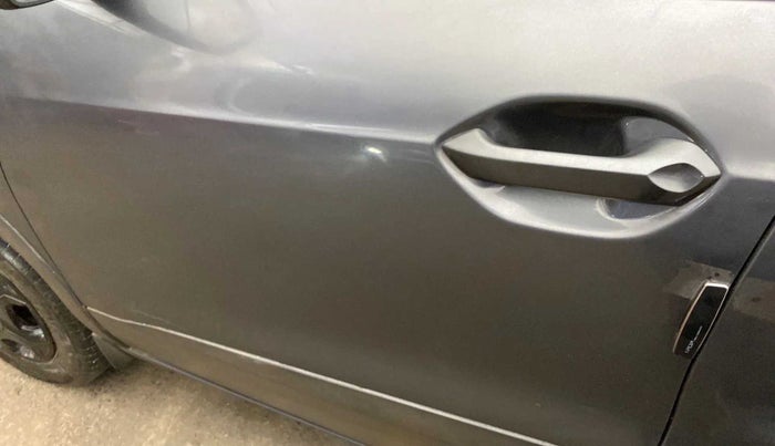 2022 Tata PUNCH ACCOMPLISHED MT, Petrol, Manual, 26,272 km, Front passenger door - Minor scratches