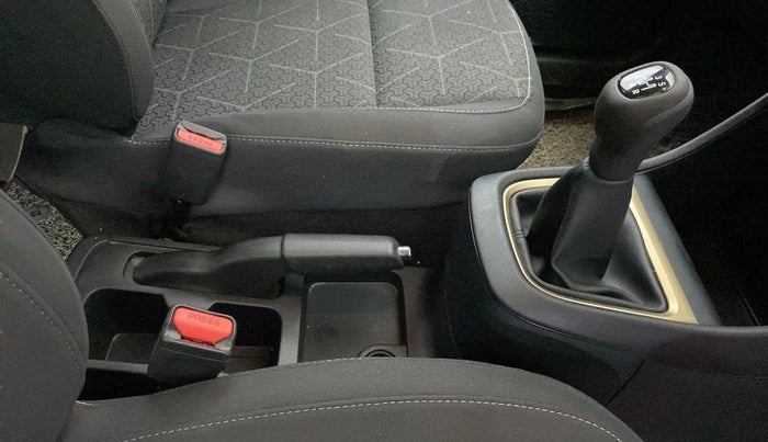 2022 Tata PUNCH ACCOMPLISHED MT, Petrol, Manual, 26,272 km, Gear Lever
