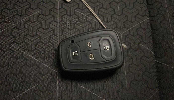 2022 Tata PUNCH ACCOMPLISHED MT, Petrol, Manual, 26,272 km, Key Close Up