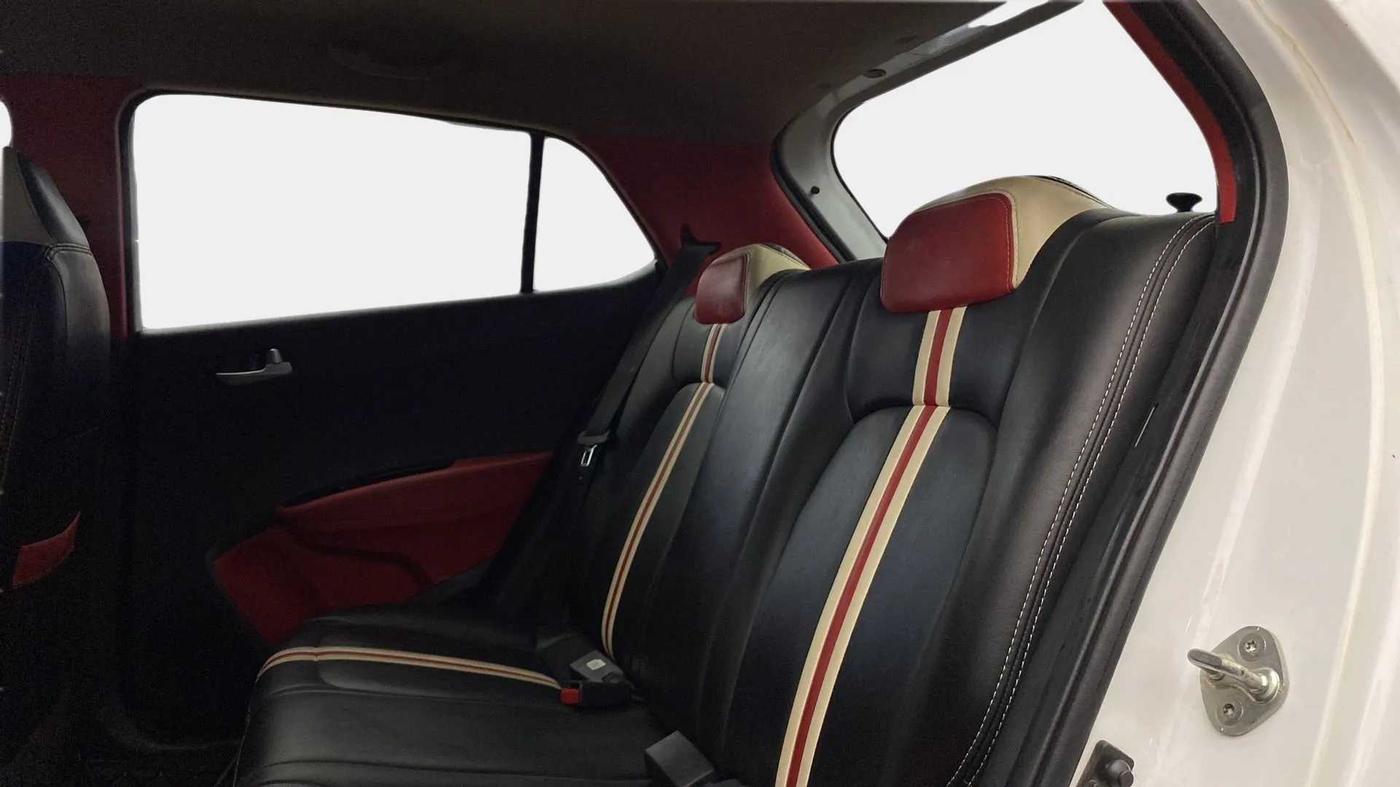 2019 Hyundai Grand i10 SPORTZ AT 1.2 KAPPA VTVT, Petrol, Automatic, 50,736 km, Right Side Rear Door Cabin