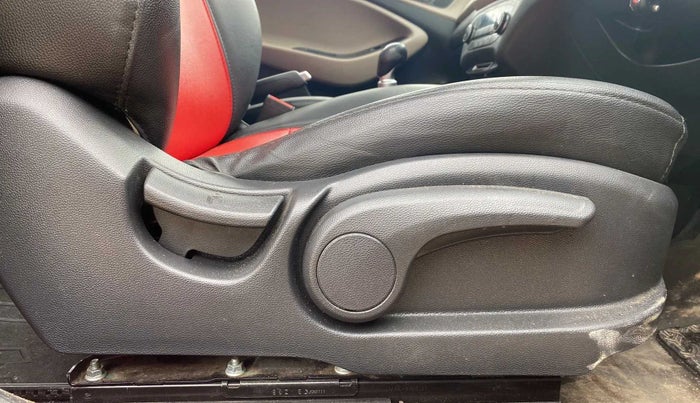 2014 Hyundai Elite i20 SPORTZ 1.2, Petrol, Manual, 29,243 km, Driver Side Adjustment Panel