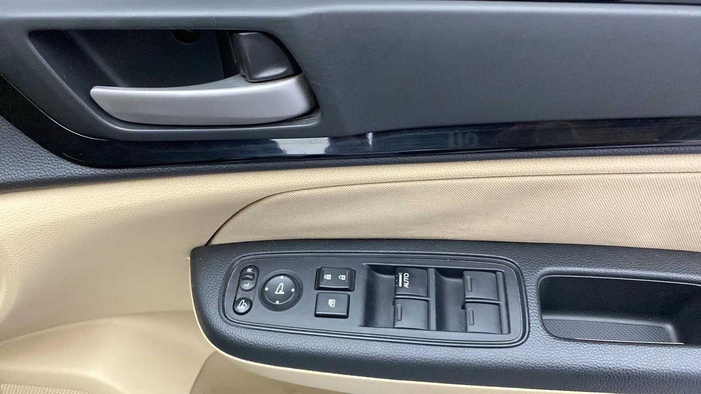 2018 Honda Amaze 1.2L I-VTEC V CVT, Petrol, Automatic, 85,155 km, Driver Side Door Panels Control