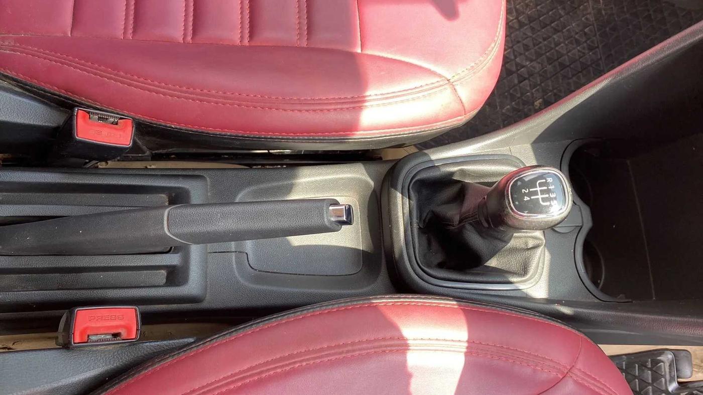 2019 Skoda Rapid AMBITION 1.6 MPI MT, Petrol, Manual, 79,013 km, Gear Lever