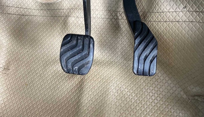 2017 Renault Kwid RXL 1.0 AMT, Petrol, Automatic, 33,190 km, Pedals