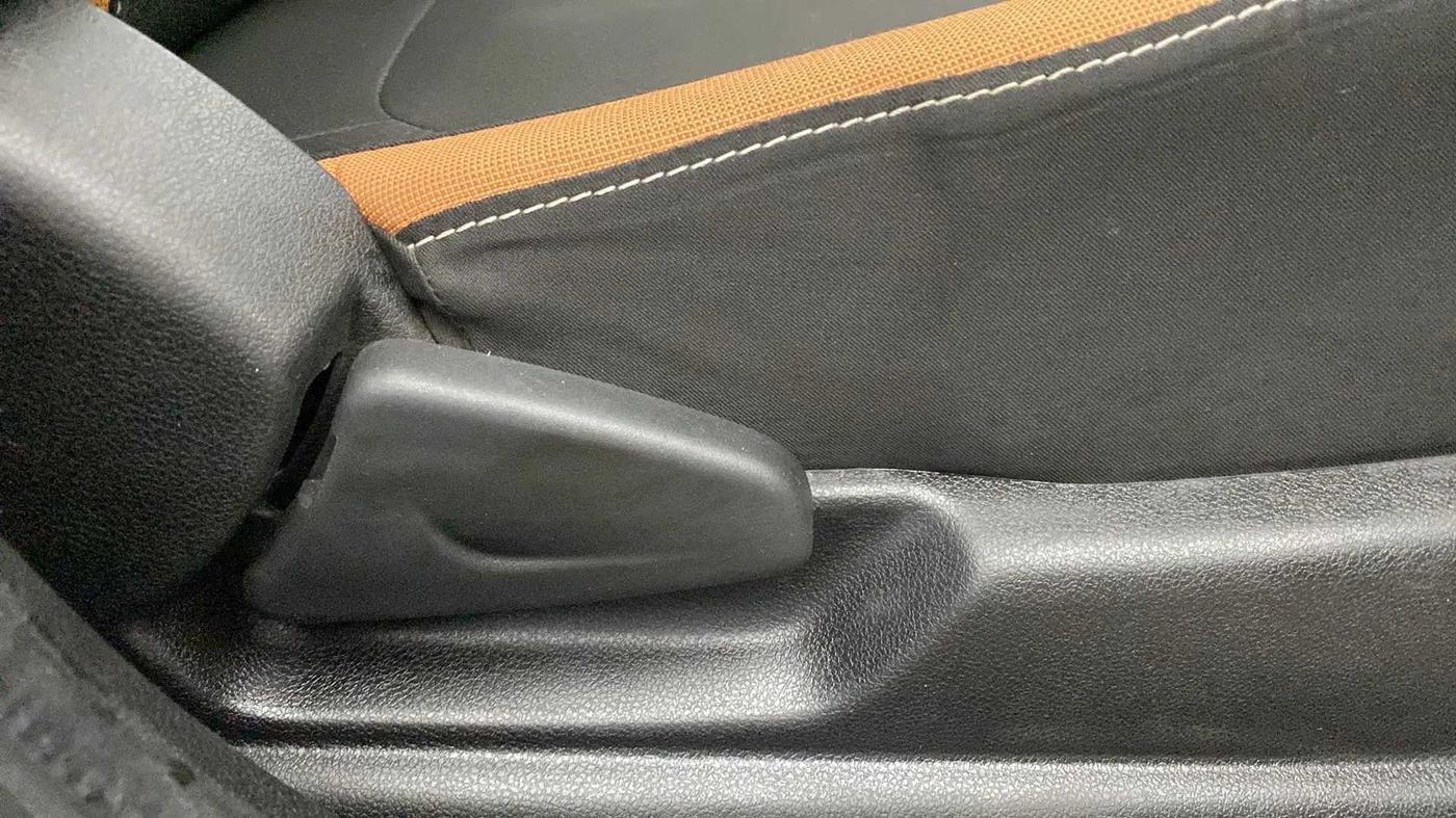 2021 Renault Kwid CLIMBER 1.0 AMT (O), Petrol, Automatic, 35,714 km, Driver Side Adjustment Panel