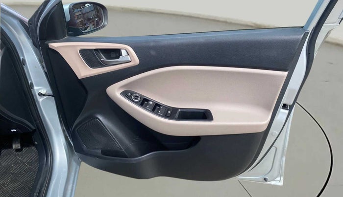 2020 Hyundai Elite i20 SPORTZ PLUS 1.2, Petrol, Manual, 11,566 km, Driver Side Door Panels Control