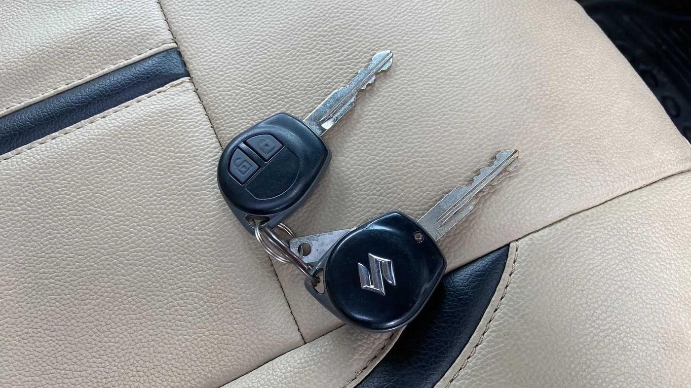 2015 Maruti Swift Dzire VXI, Petrol, Manual, 12,169 km, Key Close Up
