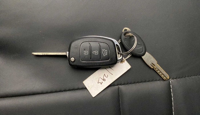 2015 Hyundai Xcent S 1.2, Petrol, Manual, 84,309 km, Key Close Up
