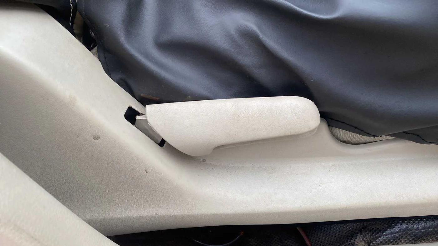 2018 Maruti Celerio VXI (O) CNG, CNG, Manual, 77,330 km, Driver Side Adjustment Panel