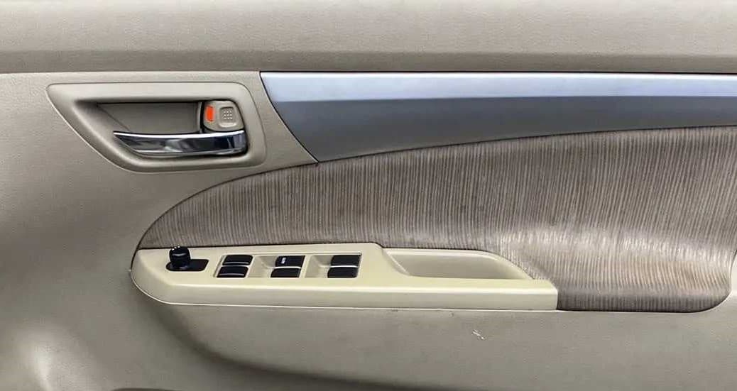 2014 Maruti Ertiga VXI CNG, CNG, Manual, 97,590 km, Driver Side Door Panels Control
