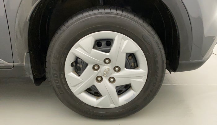2021 Hyundai VENUE S+ 1.2, Petrol, Manual, 71,739 km, Right Front Wheel