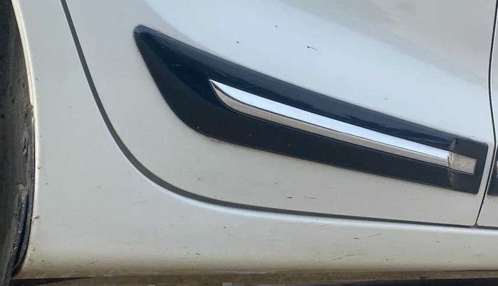 2019 Maruti Swift ZDI PLUS AMT, Diesel, Automatic, 78,935 km, Right running board - Minor scratches
