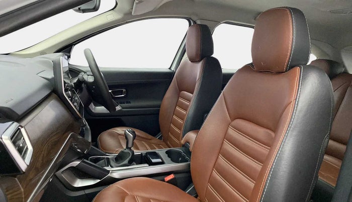 2019 Tata Harrier XT 2.0L KRYOTEC, Diesel, Manual, 75,214 km, Right Side Front Door Cabin