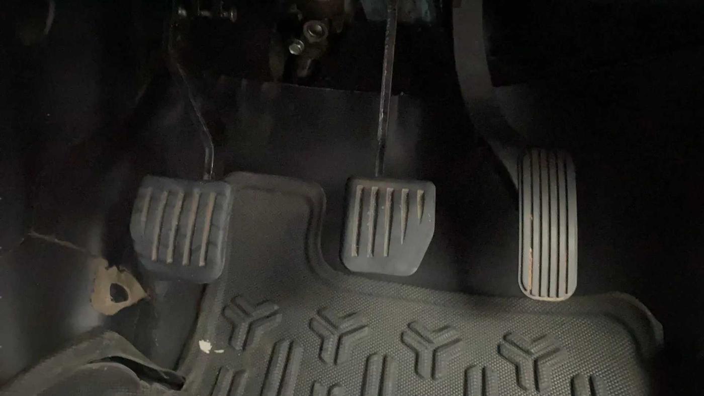 2019 Tata Harrier XT 2.0L KRYOTEC, Diesel, Manual, 75,214 km, Pedals