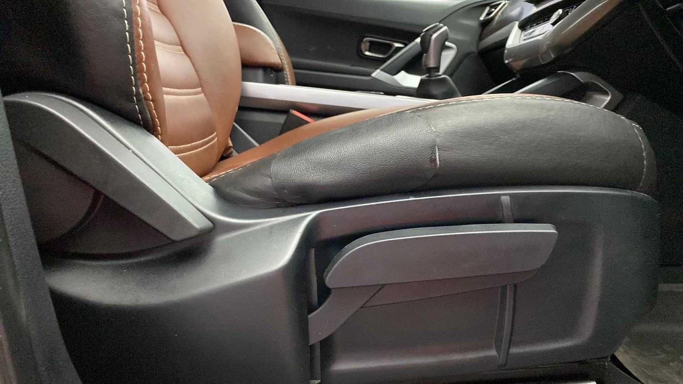2019 Tata Harrier XT 2.0L KRYOTEC, Diesel, Manual, 75,214 km, Driver Side Adjustment Panel
