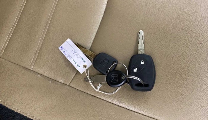 2016 Honda Amaze 1.2L I-VTEC S, Petrol, Manual, 80,010 km, Key Close Up