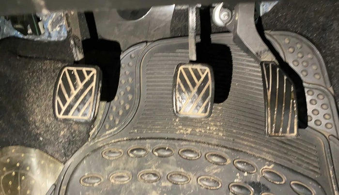 2013 Maruti Swift VXI, Petrol, Manual, 21,573 km, Pedals