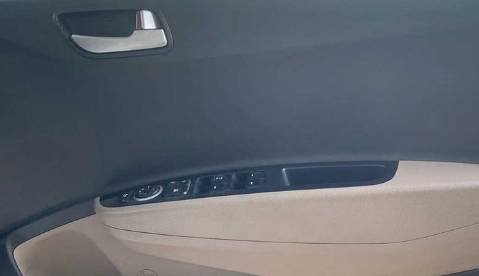 2015 Hyundai Grand i10 ASTA 1.2 KAPPA VTVT, CNG, Manual, 95,997 km, Driver Side Door Panels Control
