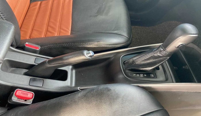 2019 Toyota Glanza V CVT, Petrol, Automatic, 86,125 km, Gear Lever
