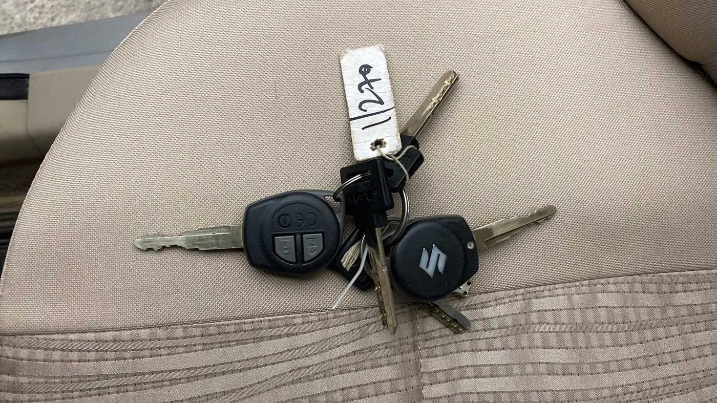 2017 Maruti Dzire VXI, Petrol, Manual, 73,997 km, Key Close Up