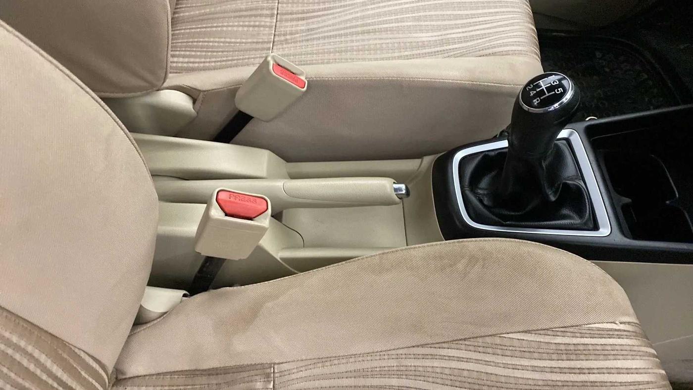 2017 Maruti Dzire VXI, Petrol, Manual, 73,997 km, Gear Lever