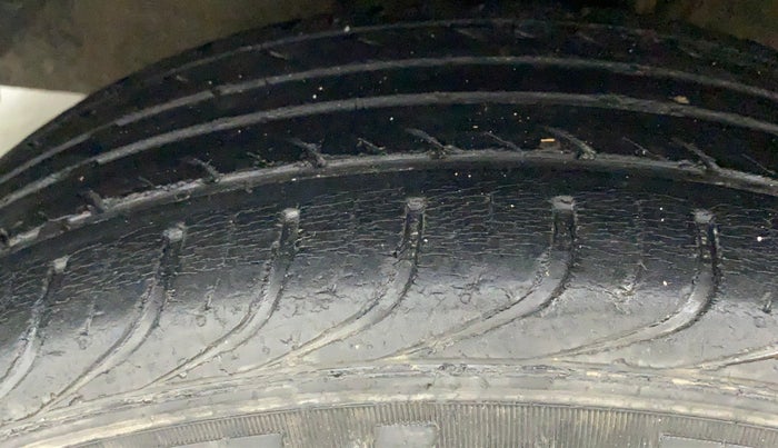 2011 Hyundai i20 MAGNA 1.2, Petrol, Manual, 87,753 km, Left Front Tyre Tread