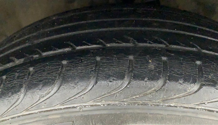2011 Hyundai i20 MAGNA 1.2, Petrol, Manual, 87,753 km, Right Front Tyre Tread